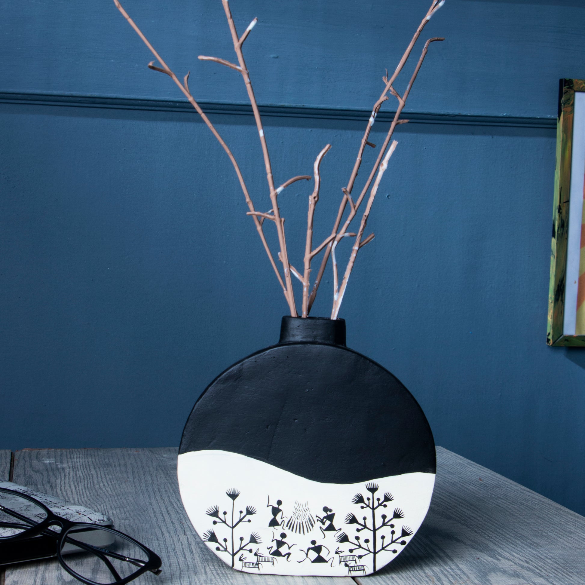 Buy 'Warli Rounds' Terracotta Flower Vase In Black & White, Set of 2 -  Artysta Gallery – artystagallery